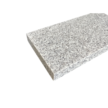 Parapet z granitu Montana Grey poler szerokość 15cm grubość 2cm