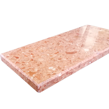 Parapet z konglomeratu Rosso Assiago grubość 2cm